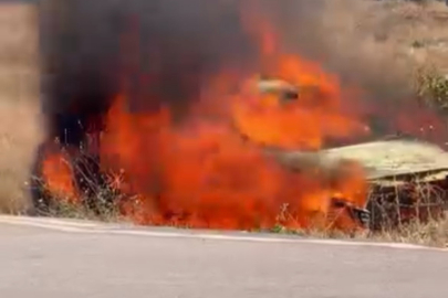 BURSA'DA TERK EDİLMİŞ OTOMOBİL CAYIR CAYIR YANDI