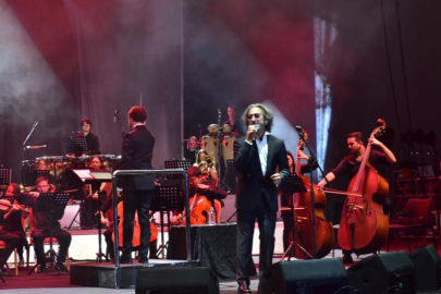 FETTAH CAN 63.BURSA FESTİVALİ’NDE HAYRANLARINI COŞTURDU
