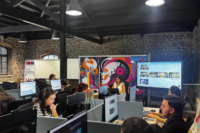 İZMİR BÜYÜKŞEHİR'DEN GENÇLERE "CANVA" EĞİTİMİ