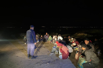 İZMİR'DE DÜZENSİZ GÖÇMEN OPERASYONU: 30 KİŞİ YAKALANDI