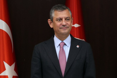 ÖZGÜR ÖZEL: SALTANATLARLA DEĞİL HALKIN KARARLI İRADESİYLE...