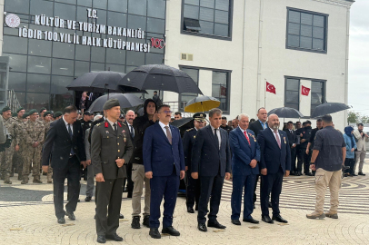 'VALİYE ŞEMSİYE VAR GAZİLERE YOK' YAZDI GÖZALTINA ALINDI