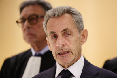 ESKİ CUMHURBAŞKANI SARKOZY YARIN CEZAEVİNE GİRECEK