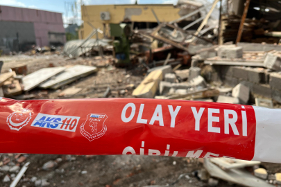 İZMİR'DE PATLAMA: 1'İ AĞIR, 2 YARALI VAR