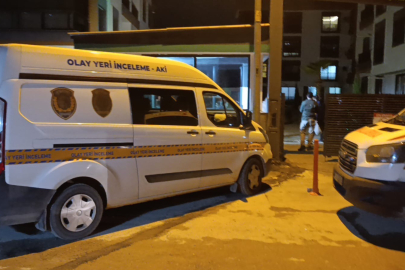 İZMİR'DE ANNE VE BABASINI ÖLDÜRDÜKTEN SONRA İNTİHAR ETTİ