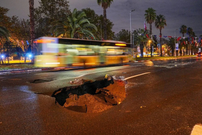 İSTANBUL’DA YOL ÇÖKTÜ: TAKSİ TAKLA ATTI, HAYAT FELÇ OLDU