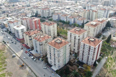 İZMİR'DE ÜST KATTAN SU AKIYOR DİYE KOMŞUSUNU VE OĞLUNU VURDU