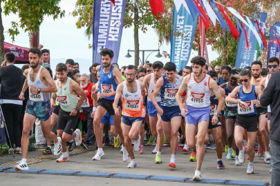 KOCAELİ'DE 3 BİN 500 SPORCU CUMHURİYET KOŞUSUNA KATILDI