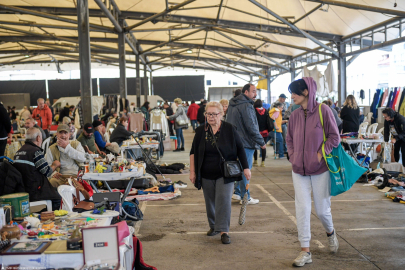 İZMİR’DE 2. EL PAZARI BÜYÜYOR: VATANDAŞ DA ESNAF DA MEMNUN