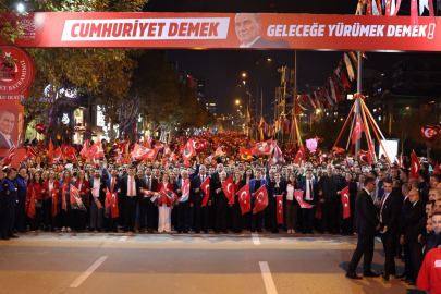 NİLÜFER'İN CUMHURİYET YÜRÜYÜŞÜ BÜYÜKŞEHİR İLE DAHA GÜÇLÜ