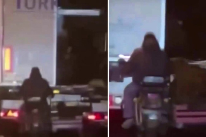 SEYİR HALİNDEKİ TIRDAN MOTOSİKLETLE KOYUN ÇALDILAR