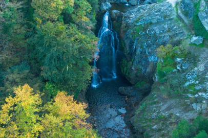 SUDÜŞEN ŞELALESİ’NDE SONBAHAR BÜYÜSÜ