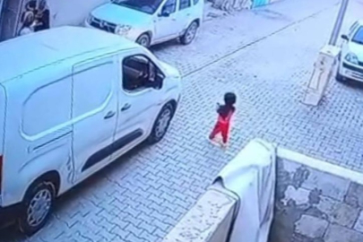 2 YAŞINDAKİ ÇOCUK HERKESİN GÖZÜ ÖNÜNDE ARACIN ALTINDA KALDI