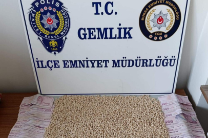 GEMLİK’TE ŞÜPHELİ ARAÇTAN YASAKLI MADDE ÇIKTI