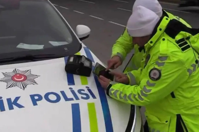 TRAFİKTE YENİ DÖNEM BAŞLADI: BİSİKLETLİLERE CEZA GELDİ