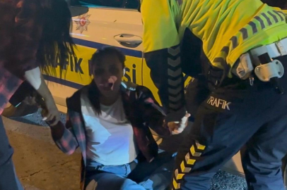 ALKOLLÜ YOLCU KENDİNİ YERDEN YERE ATTI