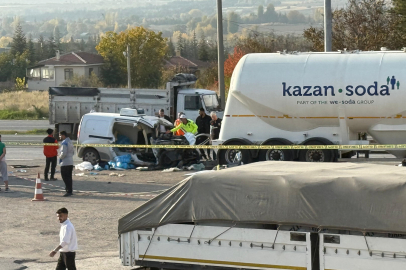 YOL KENARINDAKİ TIR ÇEKİCİSİ 3 KİŞİLİK AİLENİN SONU OLDU