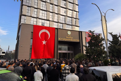 MANİSA BÜYÜKŞEHİR'DE SAATLER ATA'YA SAYGI İÇİN DURDU