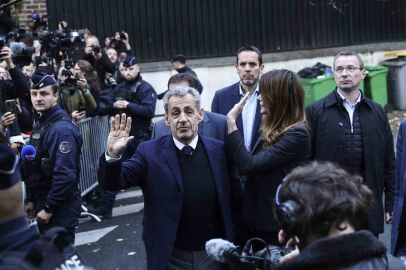  SARKOZY ADLİ KONTROL ŞARTIYLA SERBEST BIRAKILDI