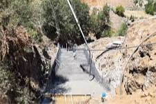 DİYARBAKIR’DA KÖPRÜ İNŞAATI ÇÖKTÜ: 4 YARALI, 2 KİŞİ ENKAZDA