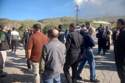 CHP'Lİ BELEDİYELERİN ÇÖP KRİZİ: YOLLAR TRAFİĞE KAPATILDI