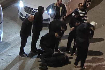 BURSA'DA 3 ARACA ÇARPAN MOTOSİKLETLİ YARALANDI