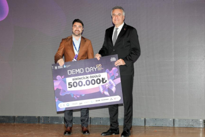 BURSA'DA GENÇ GİRİŞİMCİLER ÖDÜLLERİNE KAVUŞTU