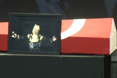 MUAZZEZ ABACI İÇİN AKM’DE DUYGU YÜKLÜ VEDA TÖRENİ