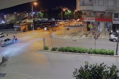 MOTOSİKLET SÜRÜCÜSÜ ARACIN ÜZERİNDEN TAKLA ATARAK UÇTU