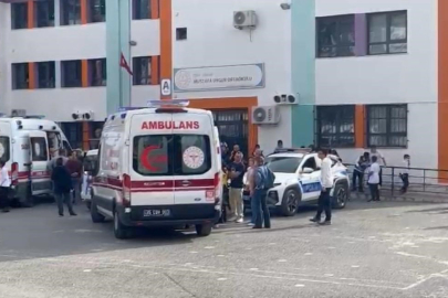 ÖĞRENCİNİN AYARSIZ OYUNU: SINIFIN İÇİNE YANGIN TÜPÜ SIKTILAR