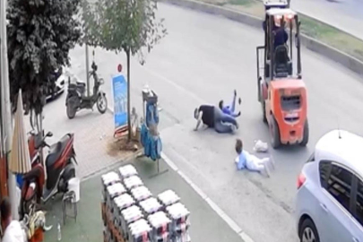 TERS YÖNDEN GELEN FORKLİFT BABA VE ÇOCUKLARINA ÇARPTI