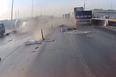 KONTROLÜ KAYBEDEN ARAÇ TIRA ÇARPTI: KAZA KAMERADA