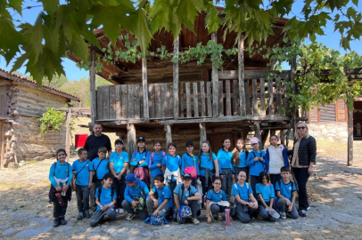 BURSA ’DA ÖĞRENCİLER ARKEOLOJİK KAZI DENEYİMİ YAŞIYOR
