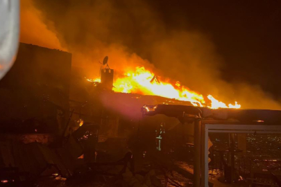 GEMLİK UMURBEY MAHALLESİ’NDE KAFE ALEVLERE TESLİM OLDU