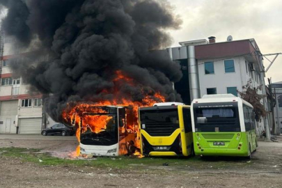BURSA'DA PARK HALİNDEKİ OTOBÜSLER ALEV TOPUNA DÖNDÜ