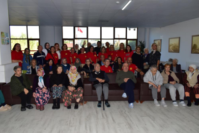 HUZUREVİ SAKİNLERİNE MÜZİKLE MORAL DESTEĞİ