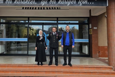 KOMUTANLARDAN 6 YAŞINDAYKEN BABASI ŞEHİT OLAN ÖĞRETMENE VEFA