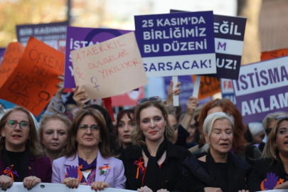 BURSA ’DA KADINLAR ŞİDDETE KARŞI OMUZ OMUZA YÜRÜDÜ