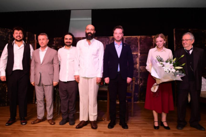 'DUVARLARIN ÖTESİ' BURSA'DA İZLEYİCİ İLE BULUŞTU