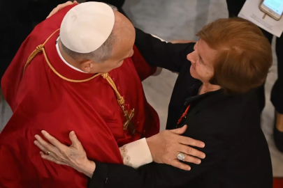 PAPA 14. LEO İSTANBUL'DA: İLK DURAĞI KUTSAL RUH KATEDRALİ