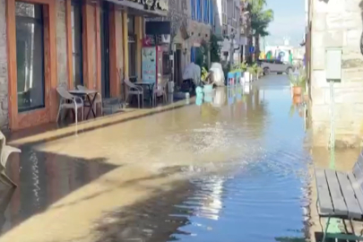 BÜYÜKŞEHİR'İN TAŞKINI ÖNLEDİK DEDİĞİ FOÇA 'VENEDİK' OLDU!