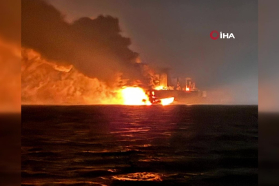 YANAN GEMİ GÖRÜNTÜLENDİ: GEMİDEKİ 25 KİŞİ TAHLİYE EDİLDİ