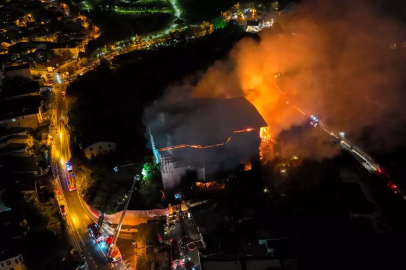 İSTANBUL'DA TARİHİ KÖŞKÜ KÜLE ÇEVİREN YANGIN