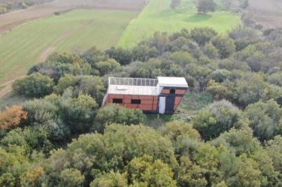 EVİ İÇİNDEKİ EŞYALARLA BİRLİKTE ÇALDILAR: O ANLAR KAMERADA!