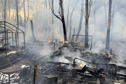 KATRANCI KOYU’NDA YANGIN: BUNGOLOV VE KARAVANLAR KÜL OLDU