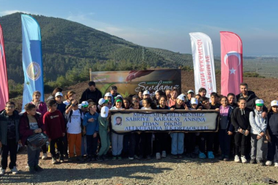 BURSA'DA MERHUM ÖĞRETMENLERİ İÇİN FİDAN DİKTİLER