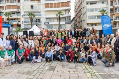 İZMİR’DE YÜZLERCE GÖNÜLLÜ İYİLİK İÇİN BİR ARAYA GELDİ