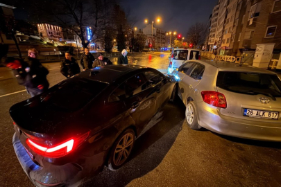 KAZA YAPAN SÜRÜCÜ 3 SAAT SONRA CAM KIRILARAK ÇIKARILDI