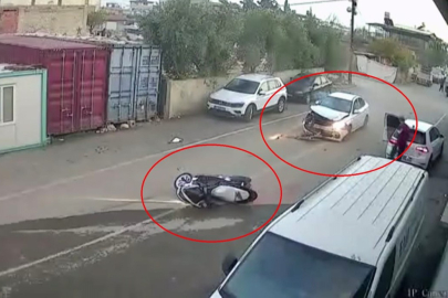 MOTOSİKLET OTOMOBİLLE ÇARPIŞTI: SÜRÜCÜ HAVADA TAKLALAR ATTI