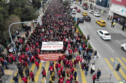 İZMİR BÜYÜKŞEHİR İŞÇİLERİNDEN "ÇIPLAK" MAAŞA PROTESTO